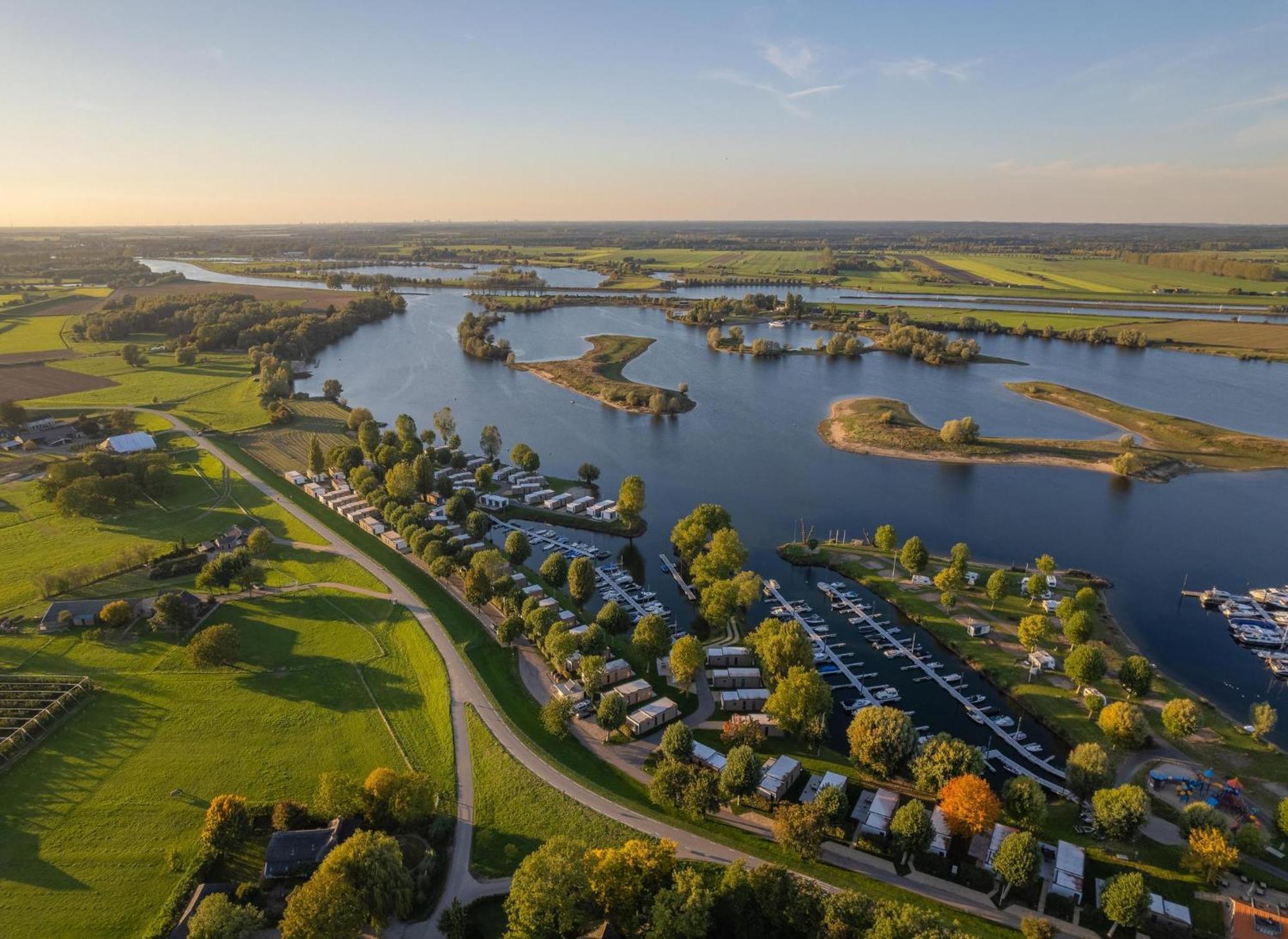 ホテル Marinapark Bad Nederrijn Maurik エクステリア 写真