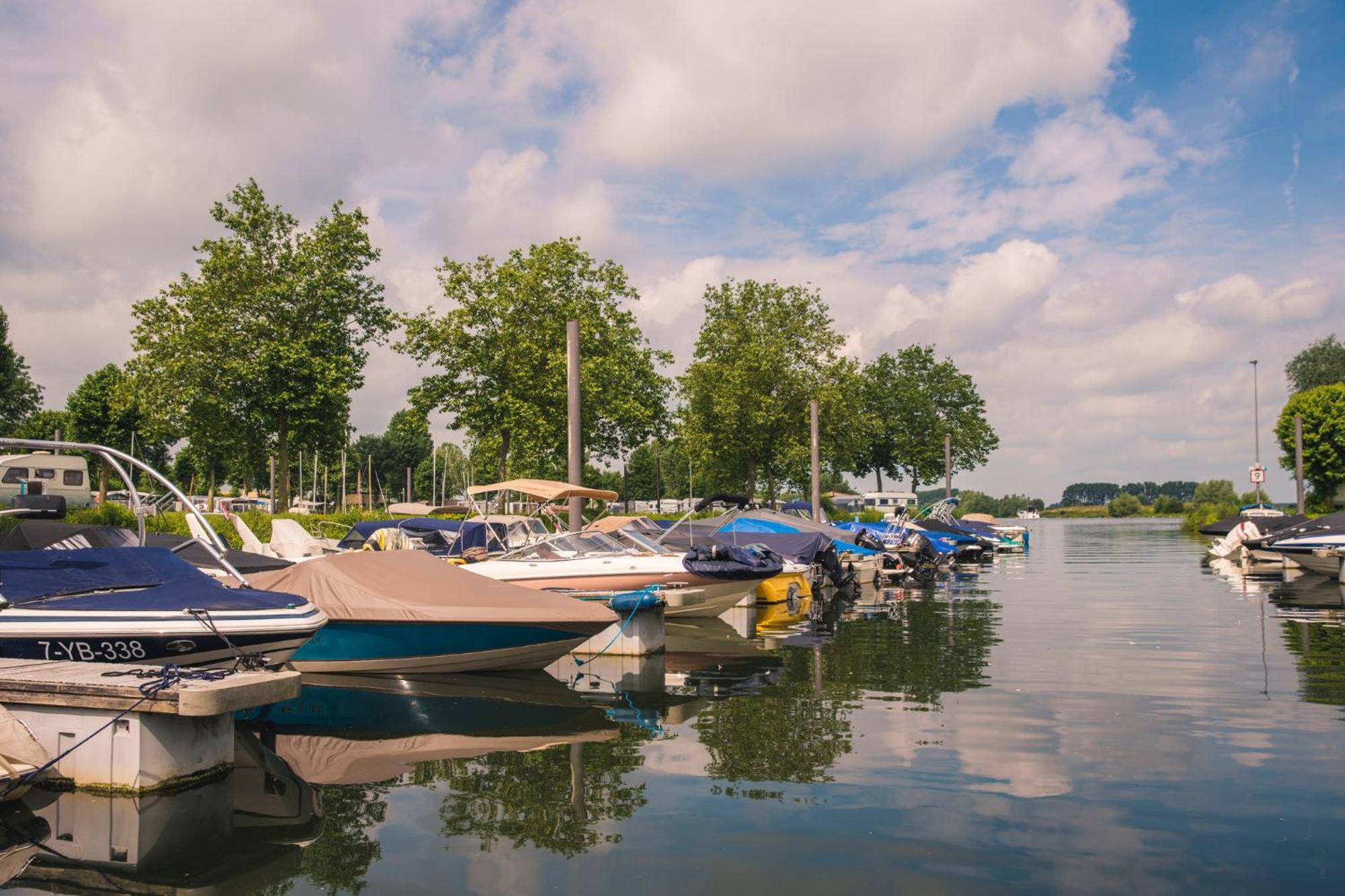 ホテル Marinapark Bad Nederrijn Maurik エクステリア 写真