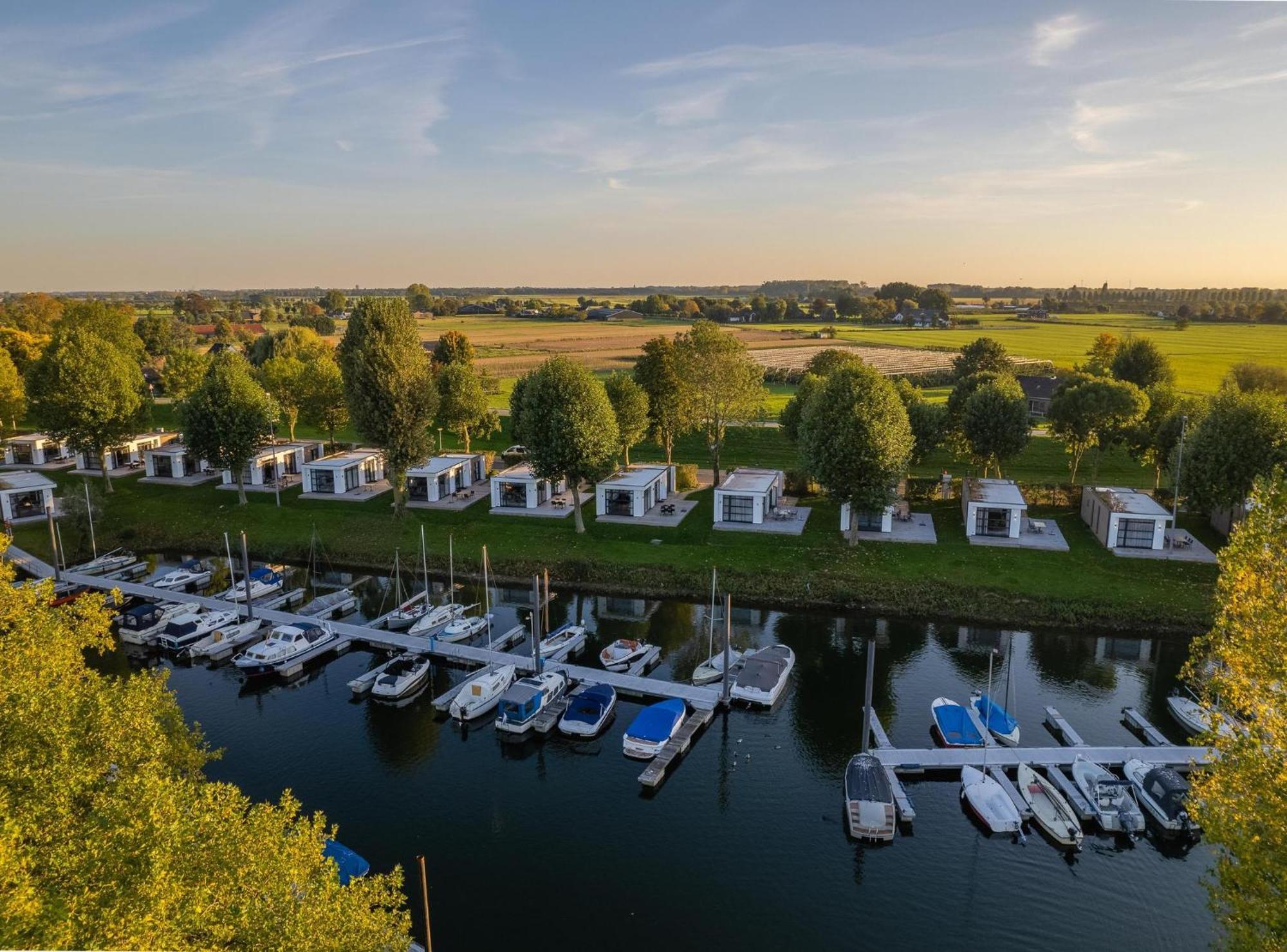 ホテル Marinapark Bad Nederrijn Maurik エクステリア 写真