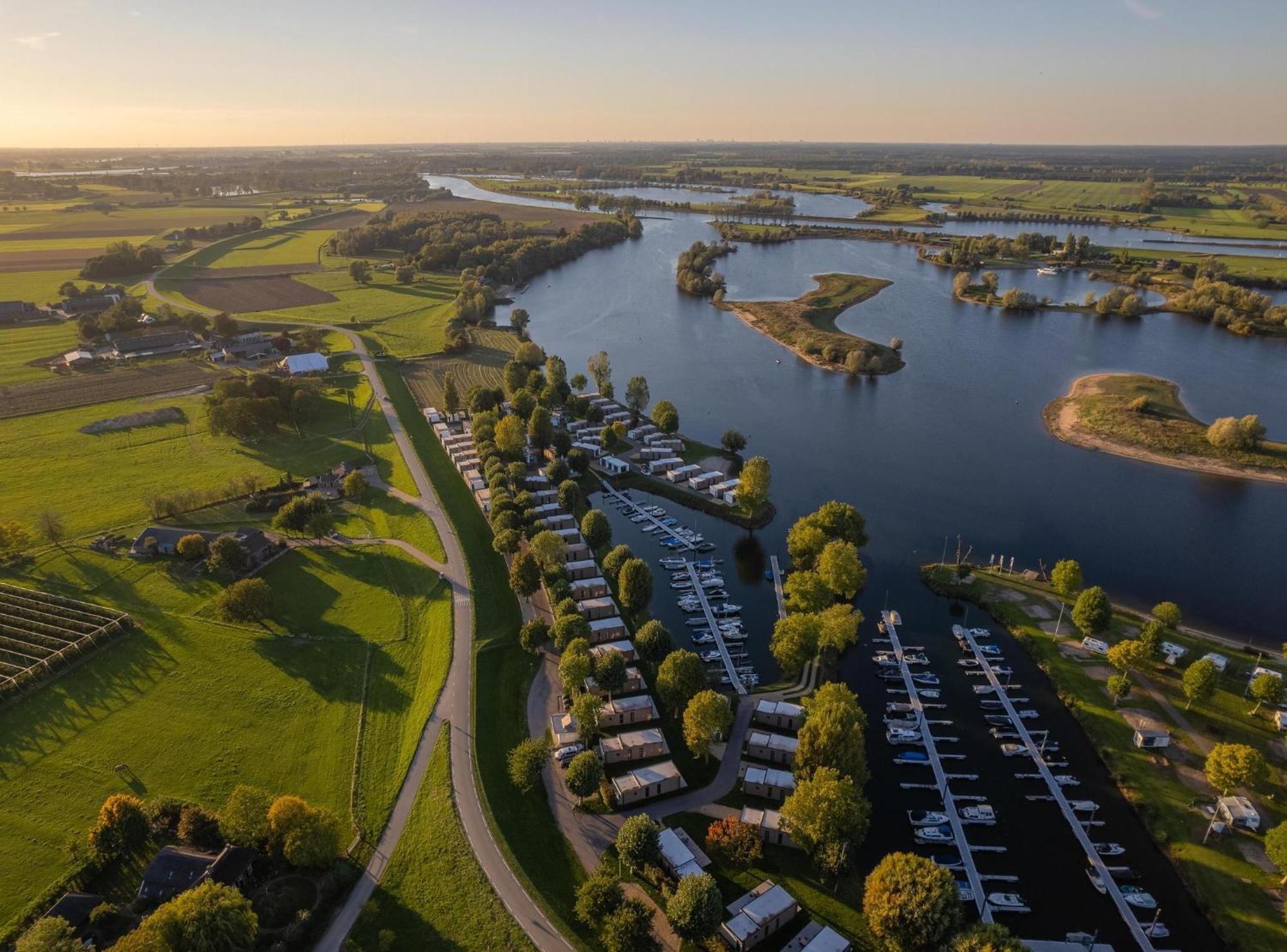 ホテル Marinapark Bad Nederrijn Maurik エクステリア 写真