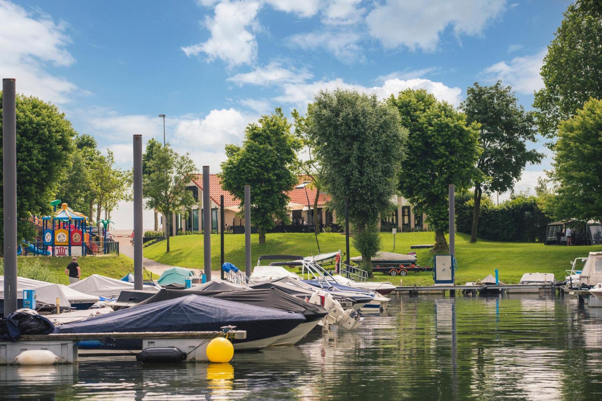 ホテル Marinapark Bad Nederrijn Maurik エクステリア 写真