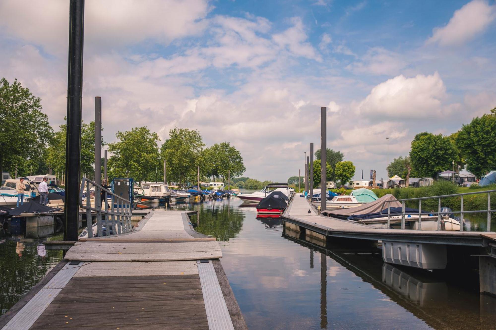 ホテル Marinapark Bad Nederrijn Maurik エクステリア 写真