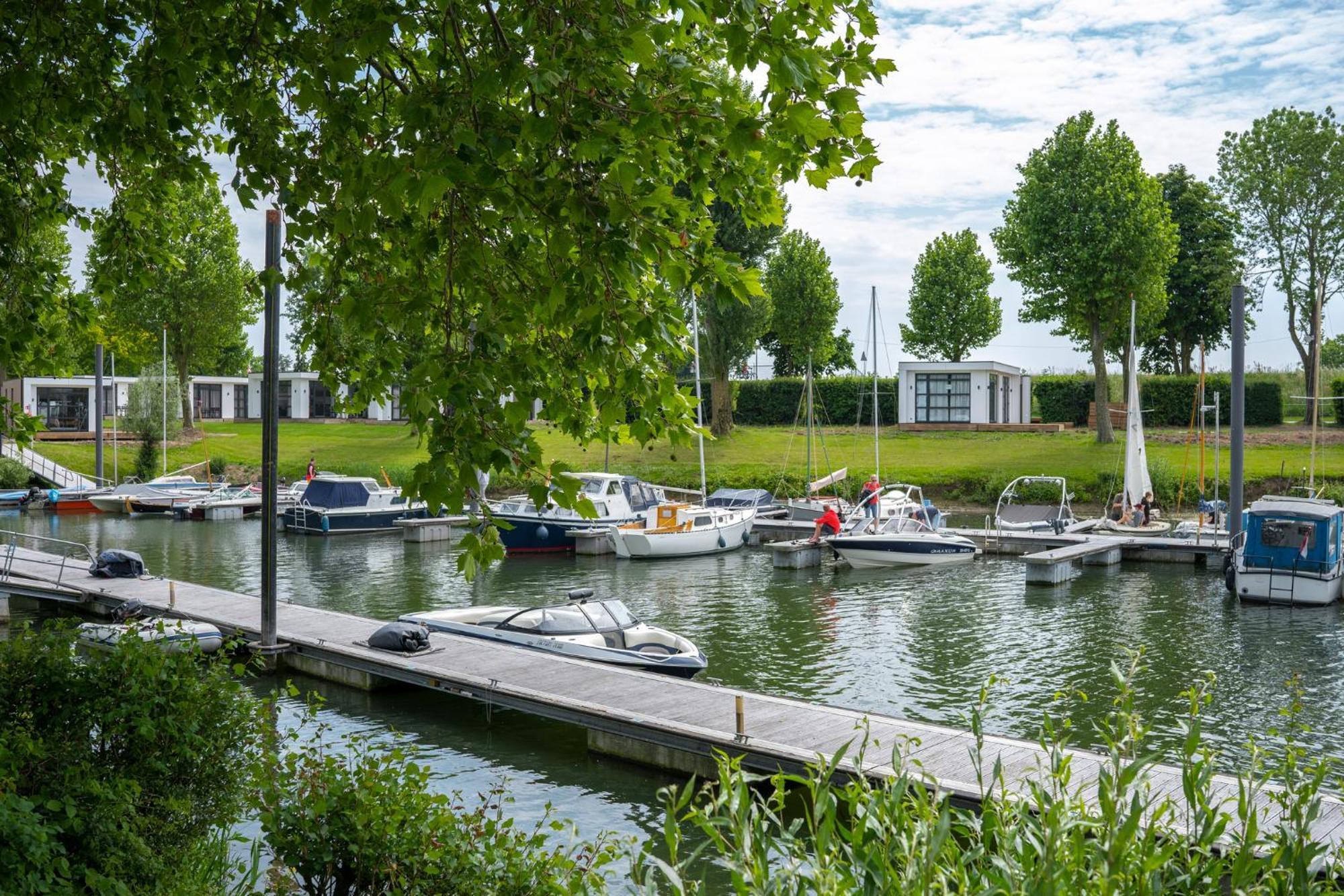 ホテル Marinapark Bad Nederrijn Maurik エクステリア 写真