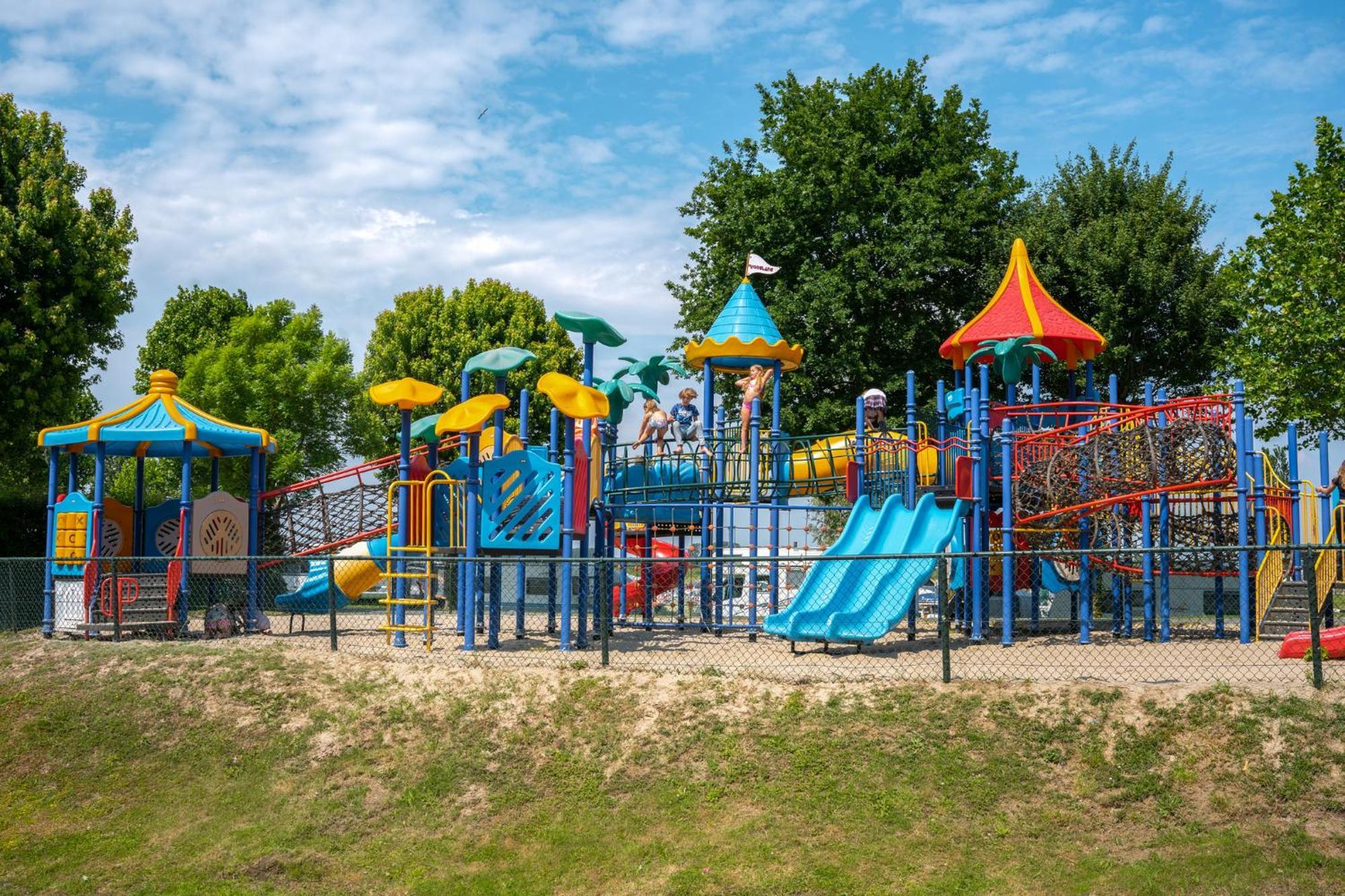ホテル Marinapark Bad Nederrijn Maurik エクステリア 写真